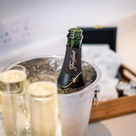 Brand New Location Hot Tub شقة