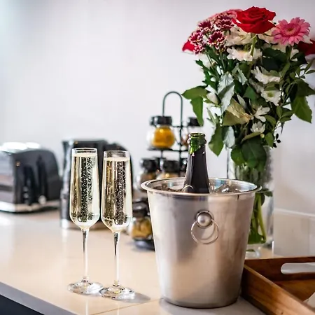 Brand New Location Hot Tub * باونيس أون وينديرمير