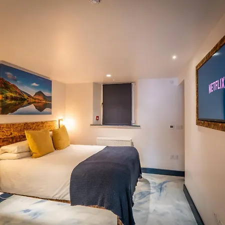 Brand New Location Hot Tub * Bowness-on-Windermere