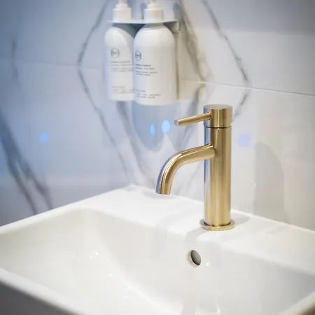 Brand New Location Hot Tub شقة *