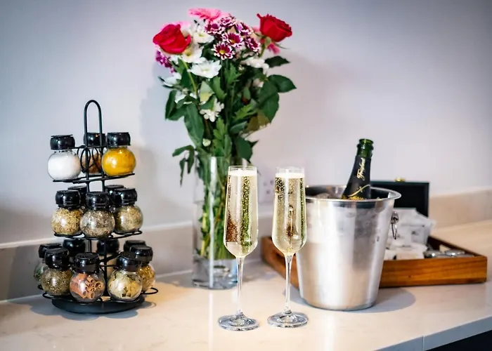 Brand New Location Hot Tub * 鲍内斯温德米尔