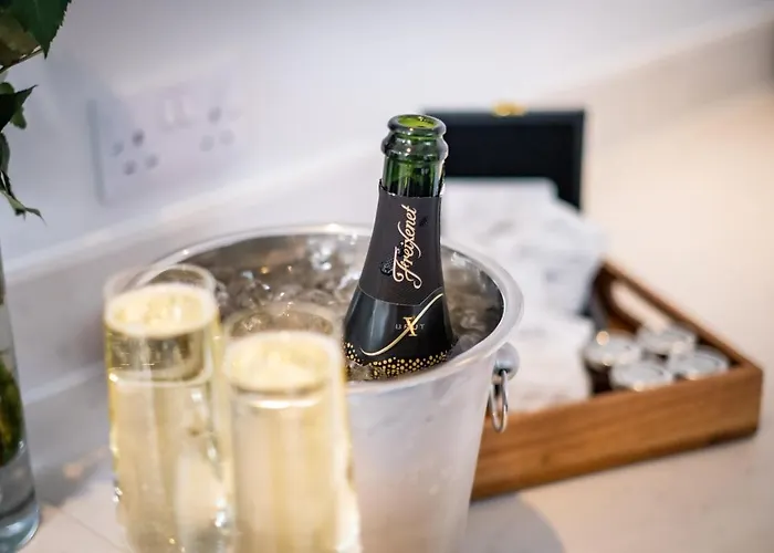 Brand New Location Hot Tub 公寓