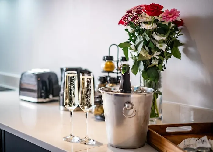 Brand New Location Hot Tub * 鲍内斯温德米尔