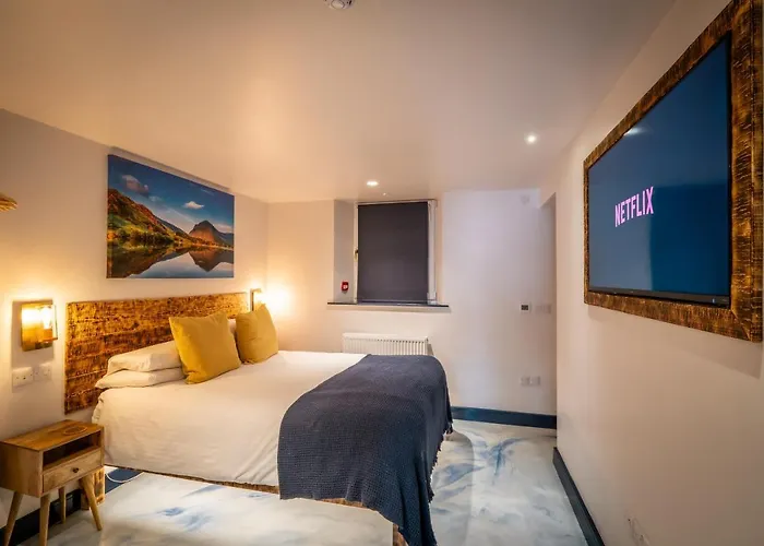 Brand New Location Hot Tub * 鲍内斯温德米尔