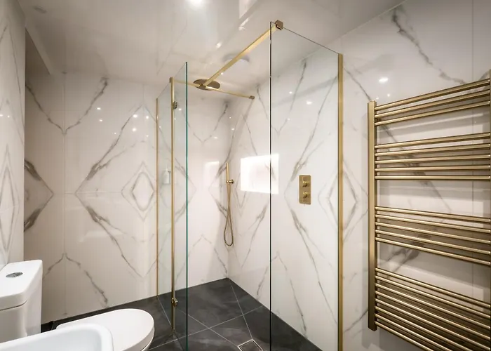 Brand New Location Hot Tub 公寓