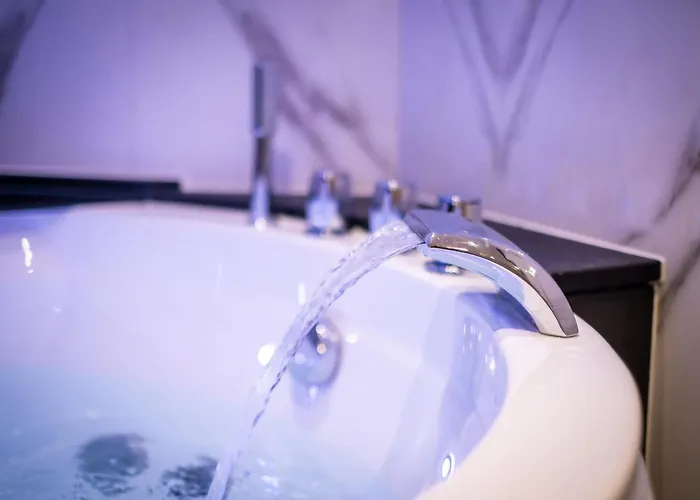 Brand New Location Hot Tub 鲍内斯温德米尔