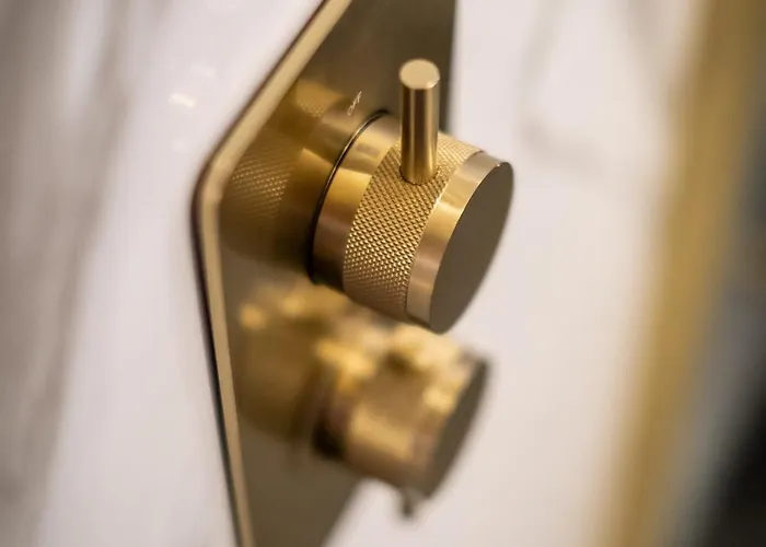 Brand New Location Hot Tub * 鲍内斯温德米尔